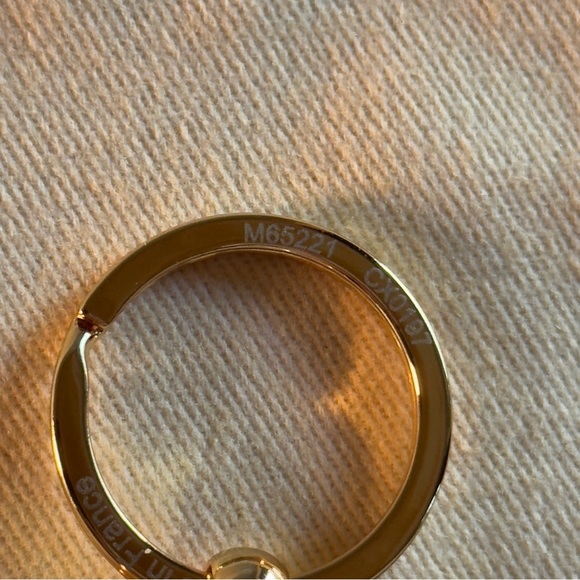 Louis Vuitton Dragonne Key Holder, LV Monogram, Brown Keychain, Box & Dust Bag - Picture 6 of 6